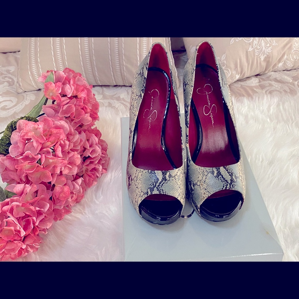 Jessica Simpson’s heels 👠 Size 9